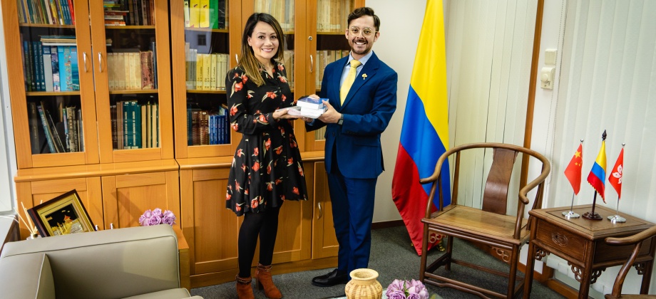 Consulado de Colombia en Hong Kong lanza campaña de donación de libros en español para connacionales privados de la libertad