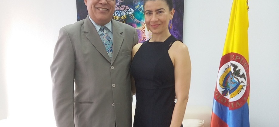 El Cónsul de Colombia en Hong Kong recibió a la artista colombiana Martha Hincapié Charry en el Consulado