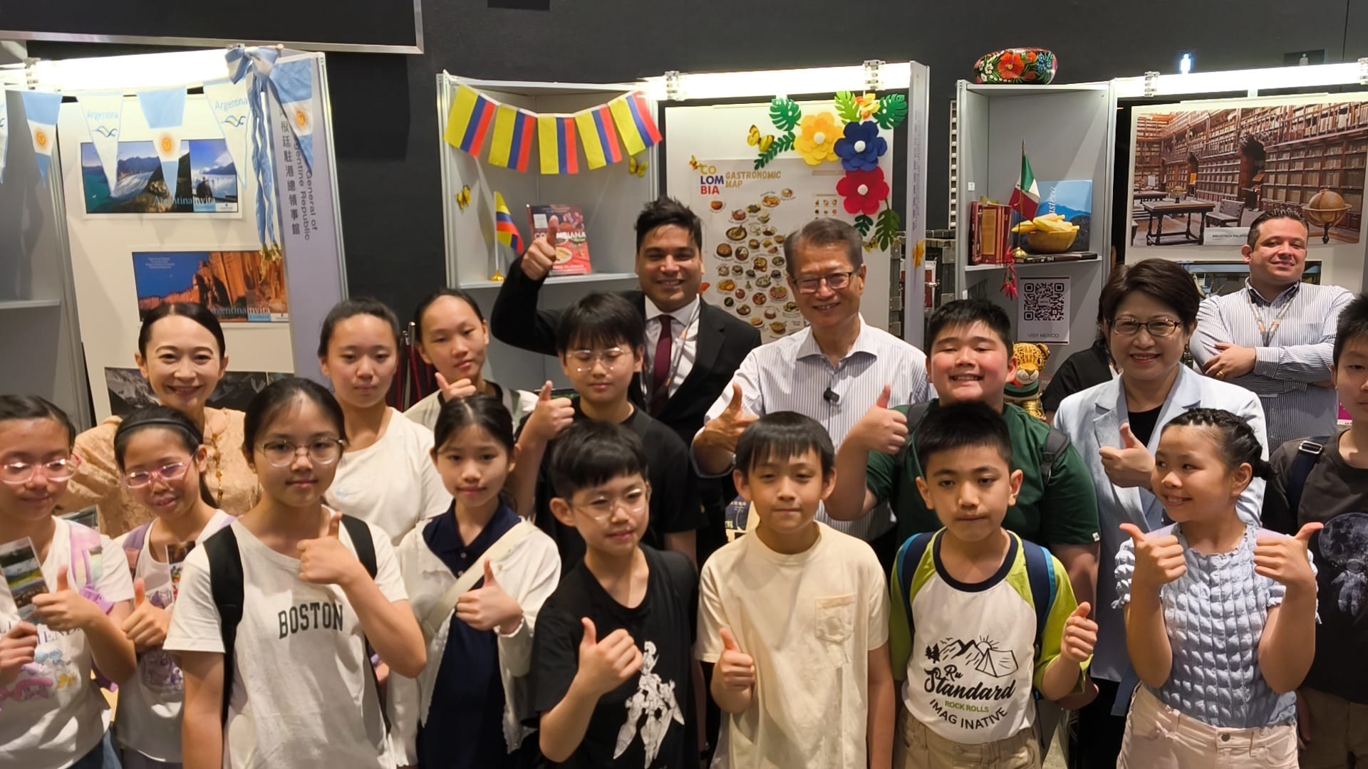 Colombia participó con éxito en la 35ª Edición de la Feria del Libro de Hong Kong (2025): Un Vínculo de Culturas