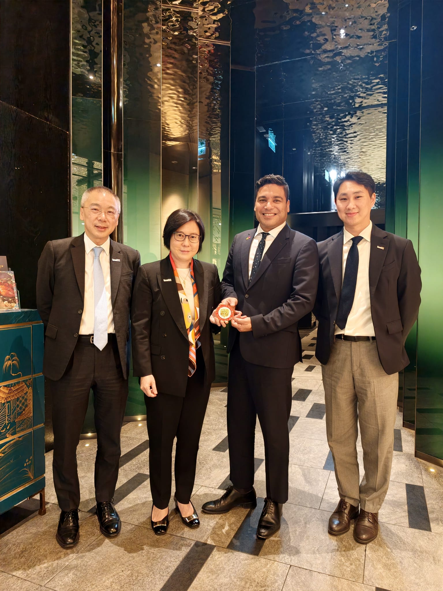 Cónsul General de Colombia en Hong Kong finaliza cuatro años de trabajo