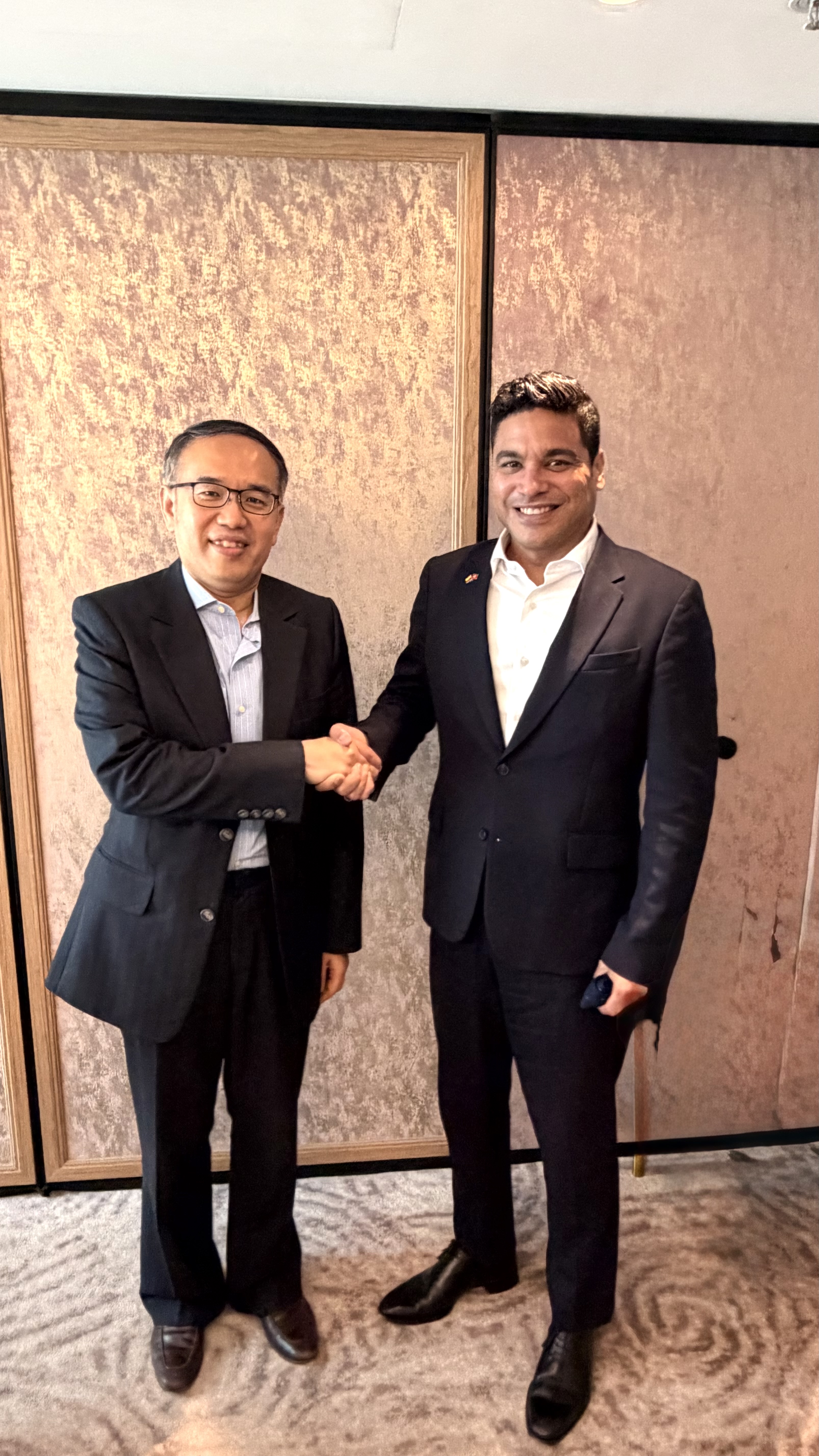 Cónsul General de Colombia en Hong Kong finaliza cuatro años de trabajo