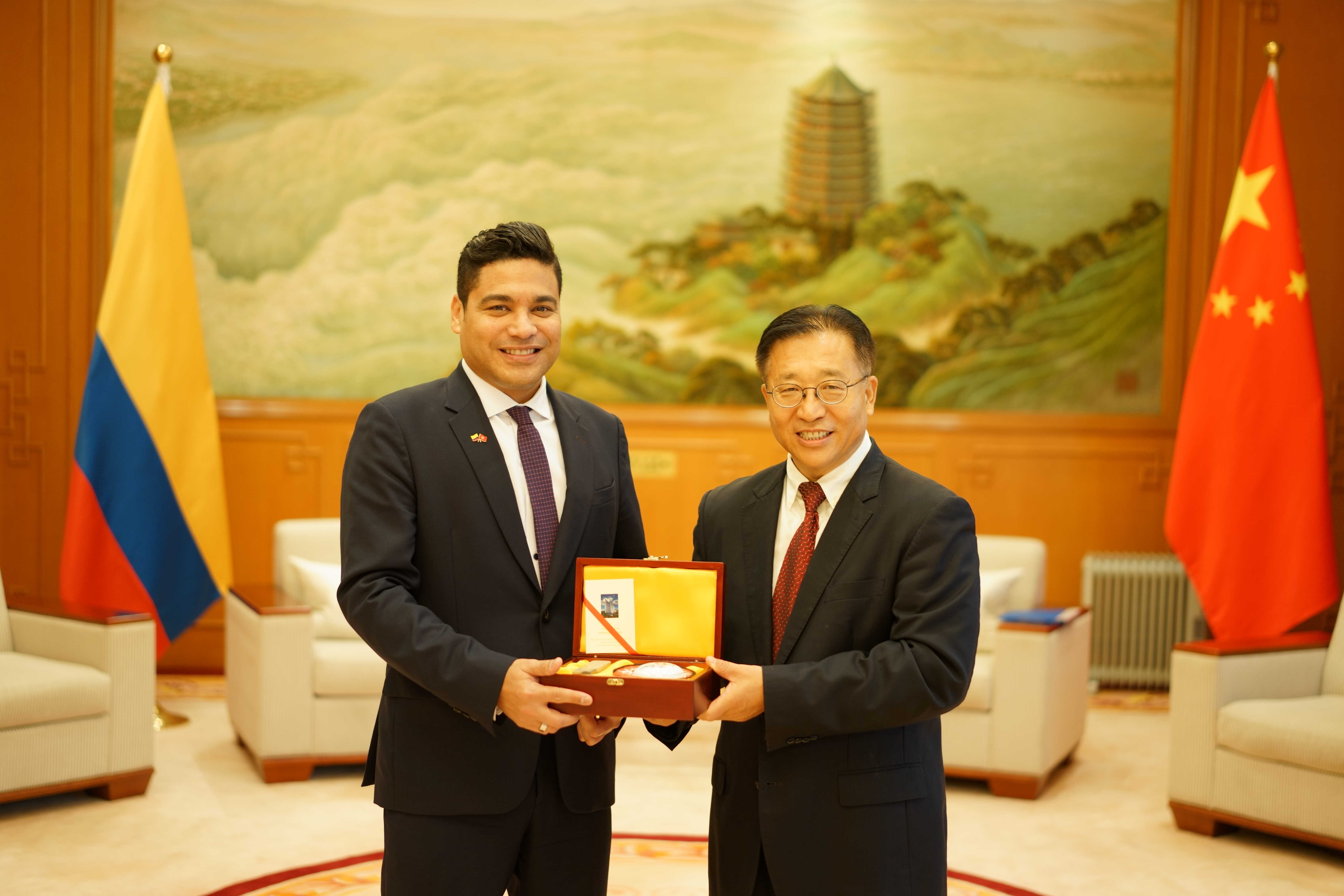 Cónsul General de Colombia en Hong Kong finaliza cuatro años de trabajo