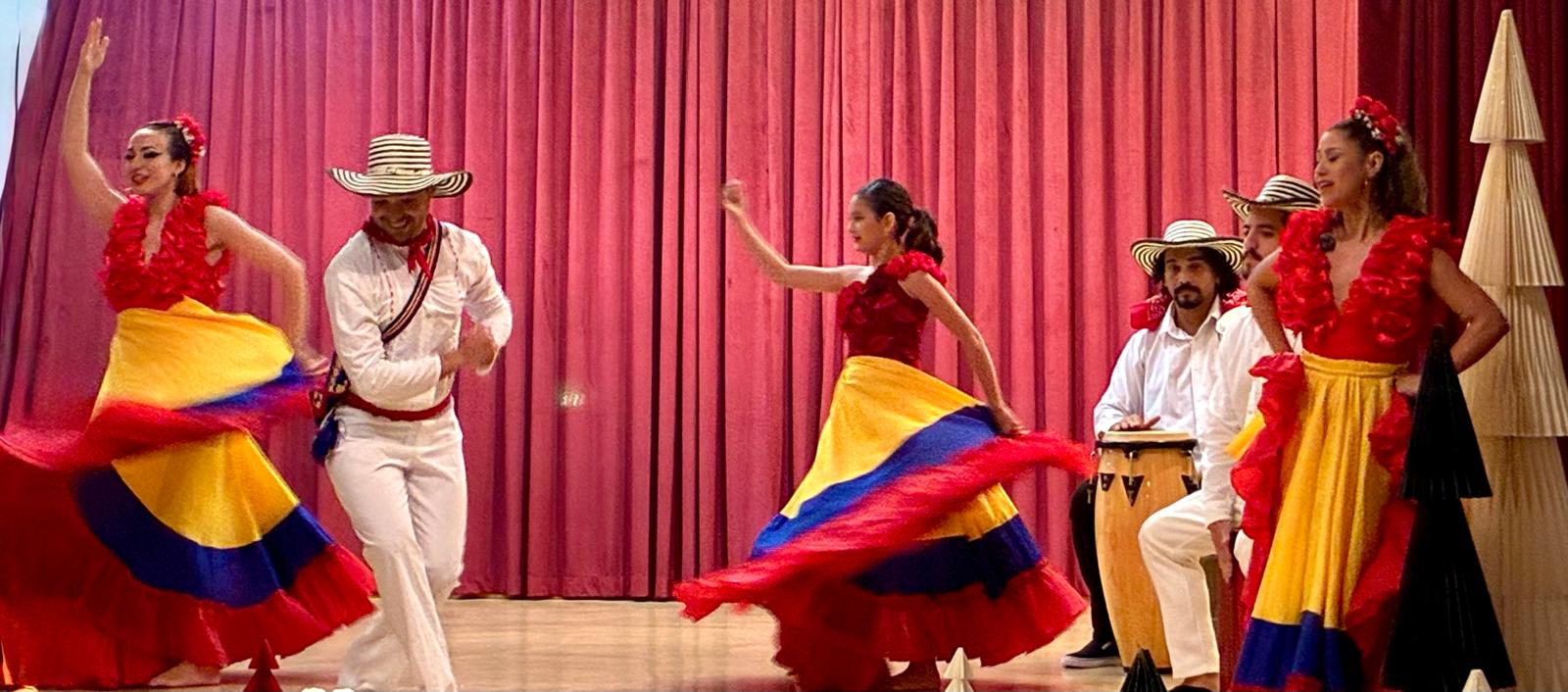 Colombia brilla en el exterior: Consulado y comunidad colombiana celebraron el Día de las Velitas en Hong Kong