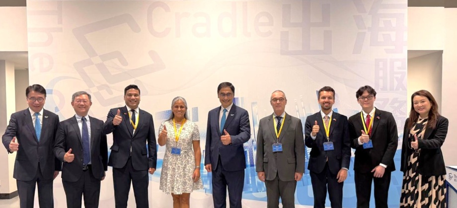 Colombia fortalece cooperación en innovación y educación durante visita al Hong Kong Productivity Council