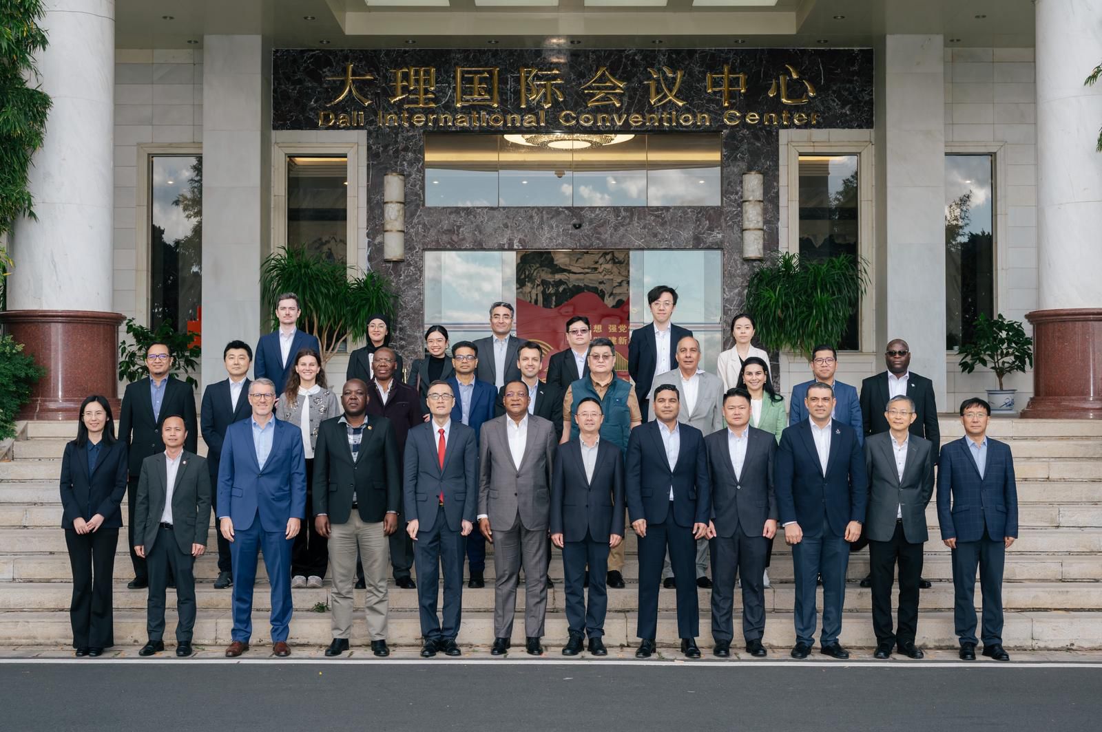Colombia participa en misión consular a Yunnan y destaca oportunidades de cooperación en flores y café