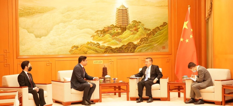 Cónsul de Colombia dialogó con el Comisionado del Ministerio de Relaciones Exteriores de China para Hong Kong 