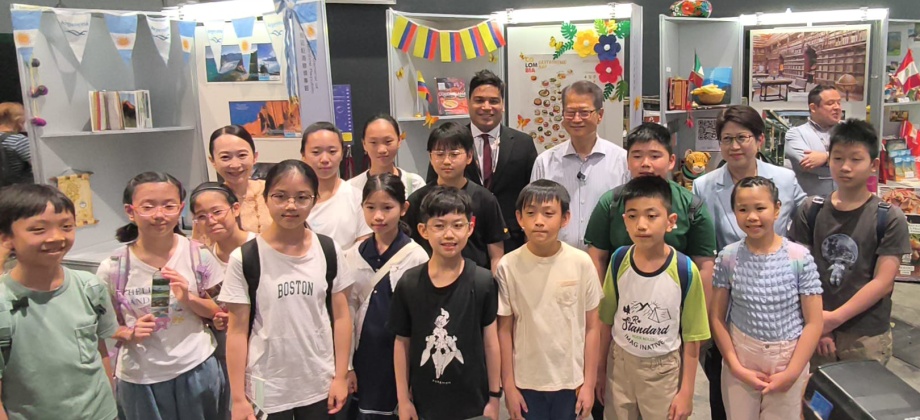 Colombia participó con éxito en la 35ª Edición de la Feria del Libro de Hong Kong (2025): Un Vínculo de Culturas
