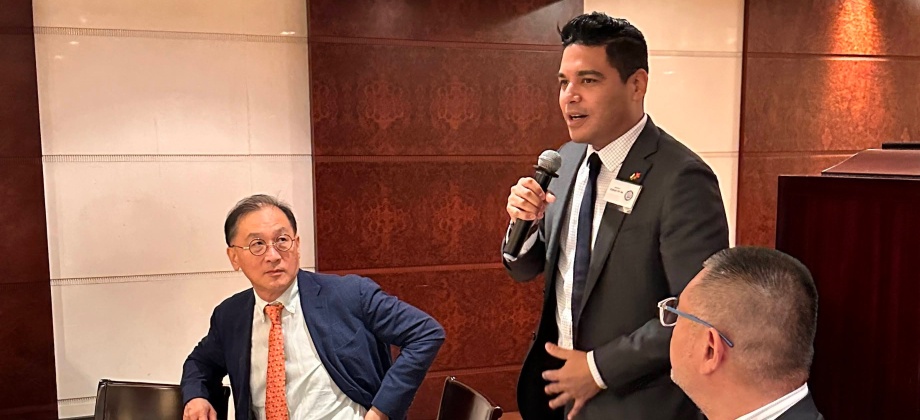 Cónsul Luis Fernando Orozco expone las sinergias entre el Plan Nacional de Desarrollo de Colombia y las políticas implementadas para el proceso de reapertura de Hong Kong