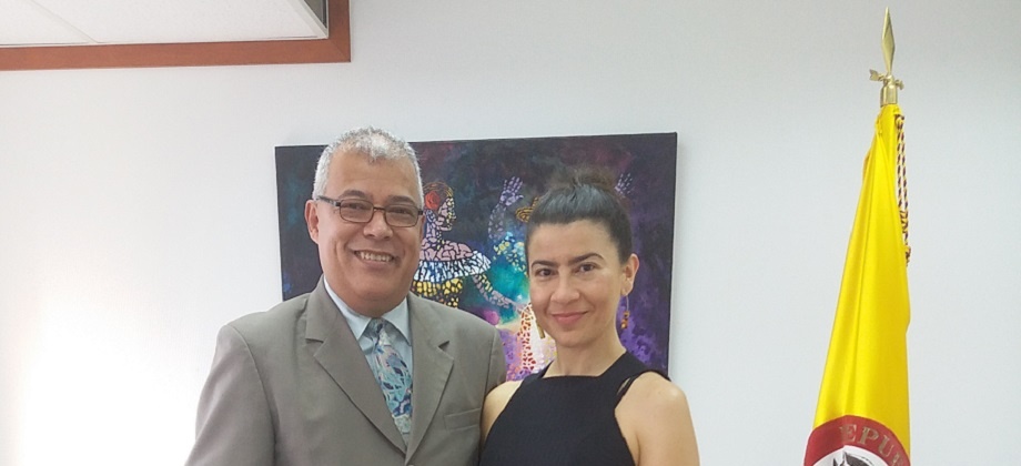 El Cónsul de Colombia en Hong Kong recibió a la artista colombiana Martha Hincapié Charry en el Consulado