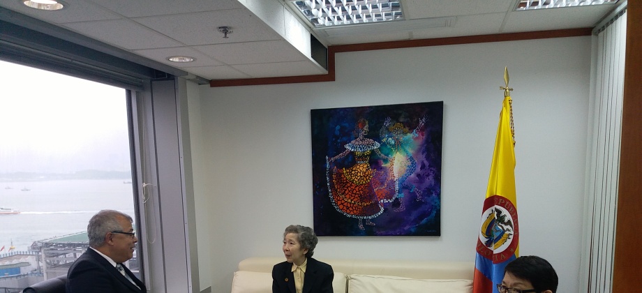 El Cónsul de Colombia en Hong Kong recibió a Annie Wu 
