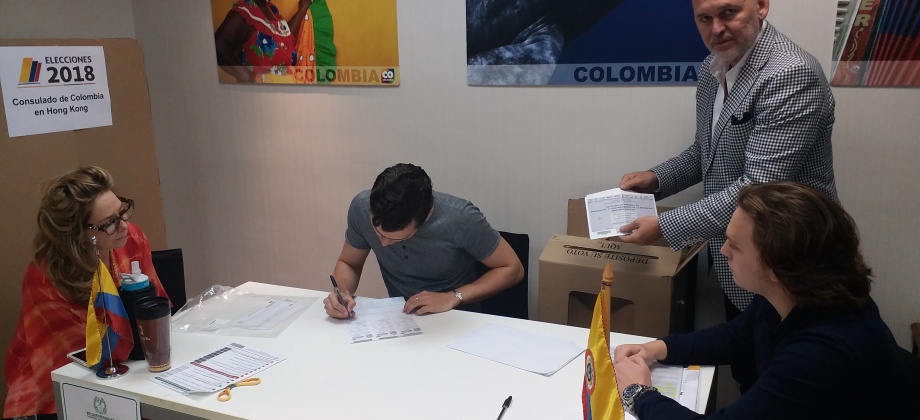 El Terminó las votaciones de la segunda vuelta presidencial en el Consulado de Colombia en Hong Kong