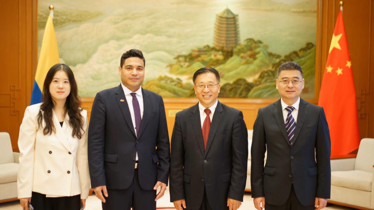 Cónsul General de Colombia en Hong Kong finaliza cuatro años de trabajo enfocados en fortalecer la institución, proteger a los ciudadanos y promover la economía